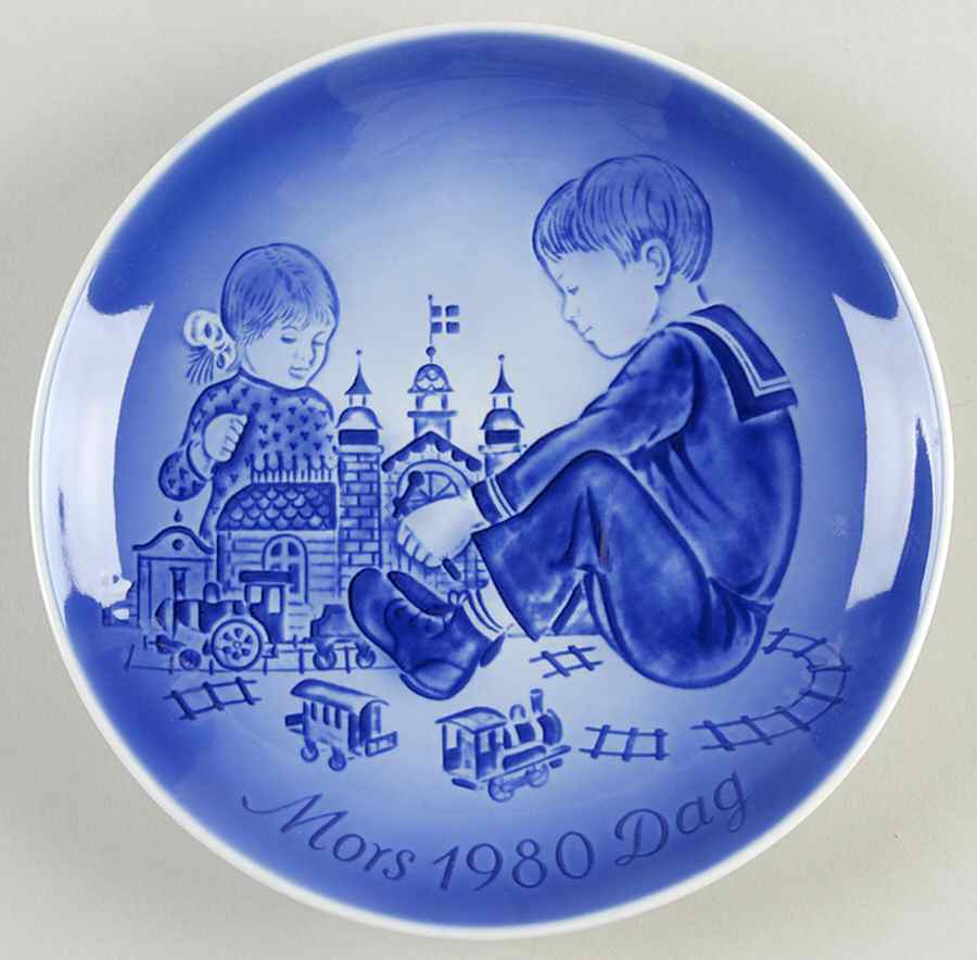 Mother's Day Plate Nursery Scene - Boxed by Svend Jensen-1