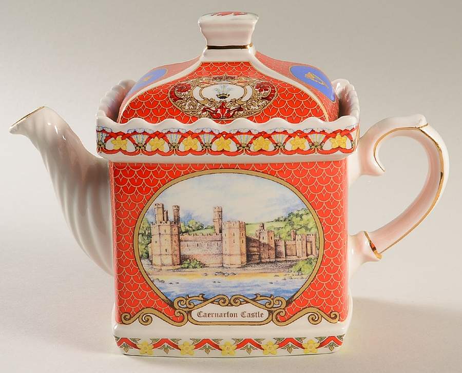 Castles - Best of British Caernarfon Castle - Boxed by Sadler-1