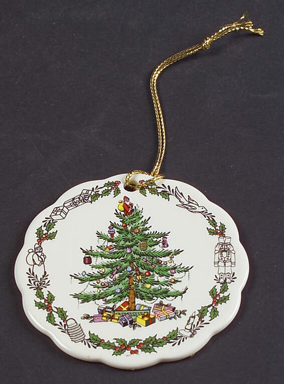Christmas Tree Ornaments Scalloped Edge Gold Holly - Boxed by Spode-1