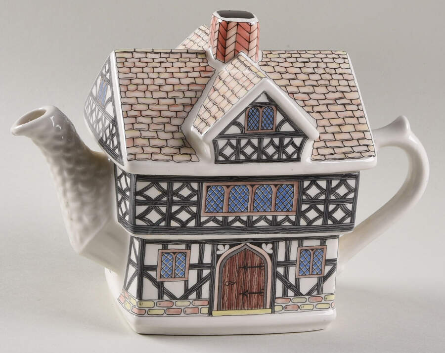 English Country Houses Tudor House - With Box by Sadler-1