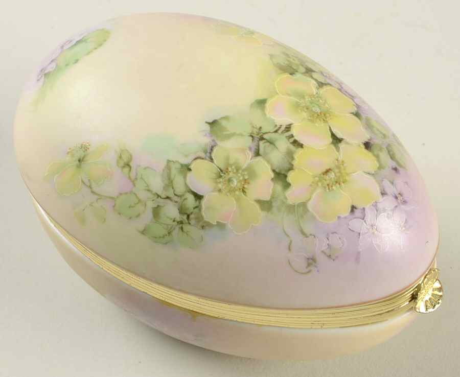 Sadek Figurines Egg Limoges Box - No Box by Sadek-1