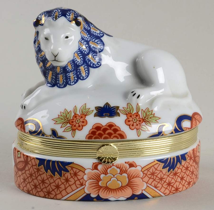 Classic Imari Figural Covered Box with Hinged Lid by Sadek-1