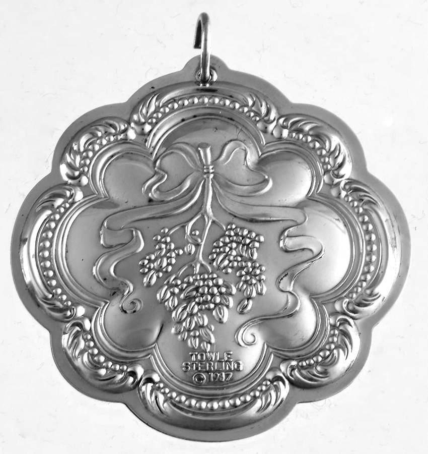 Flowers of Christmas Medallion Mistletoe - No Box by Towle Silver-1
