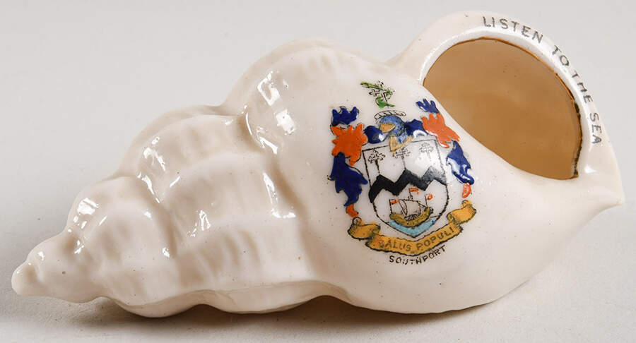 British Crested Ware Shell-Southport - No Box by Unknown Manufacturer-1