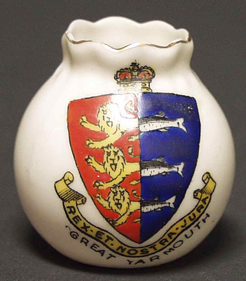 British Crested Ware Vase-Great Yarmouth - No Box by Unknown Manufacturer-1