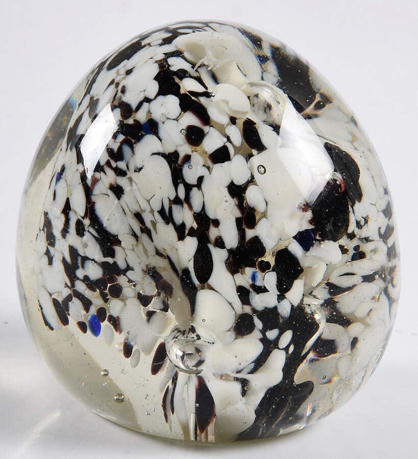 Art Glass Paperweights Black & White Cone Flowers,Bubbles - No Box by Unknown Mfg Collectibles-1