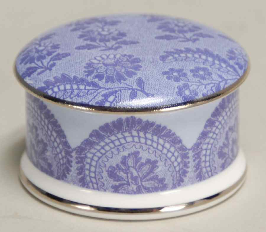 Royalty Giftware Kensington Palace Victorian Lace - No Box by Unknown Manufacturer-1