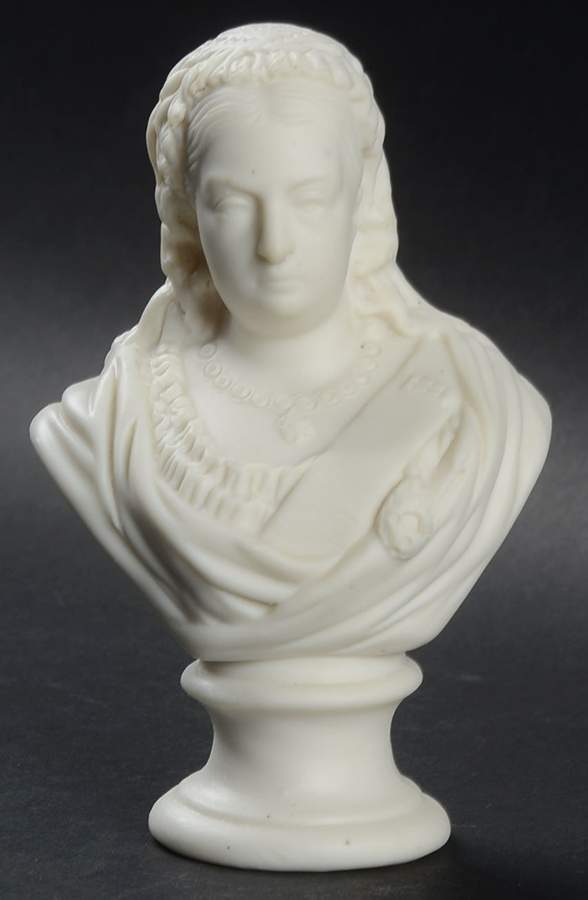Royalty Giftware Victoria Jubilee Bust - No Box by Unknown Manufacturer-1