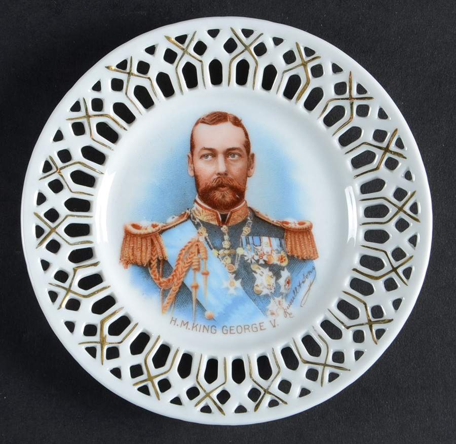 Royalty Giftware George V Pierced Plate - No Box by Unknown Manufacturer-1
