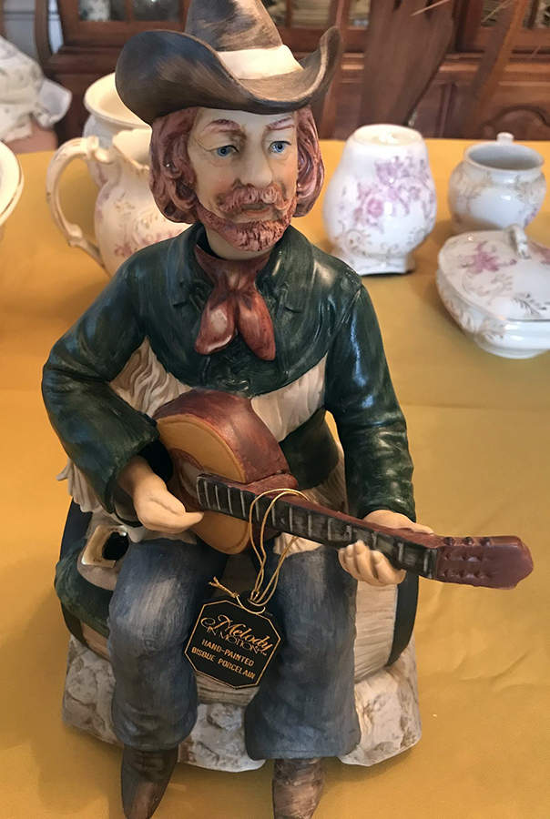 Melody in Motion Musical Figurines Guitarist - No Box by Waco-1