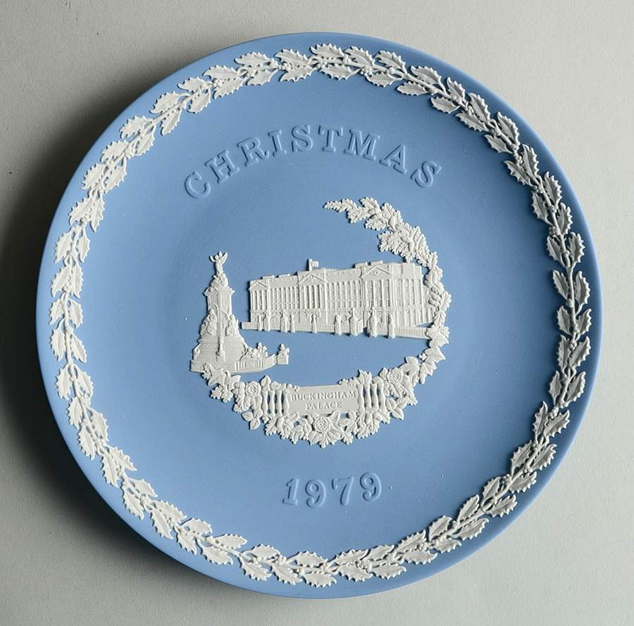 Jasperware Christmas Plate Buckingham Palace - Boxed by Wedgwood-1