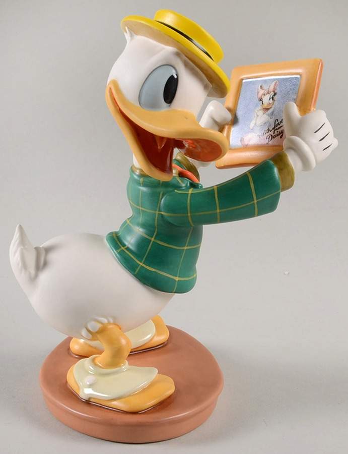 Mr Duck Steps Out Donald-With Love From Daisy - Boxed by Walt Disney Classics-1