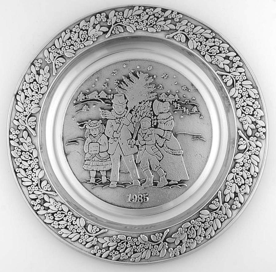 Wilton Armetale Christmas Plate Gathering Greenery-Mistletoe - No Box by Wilton Armetale-1