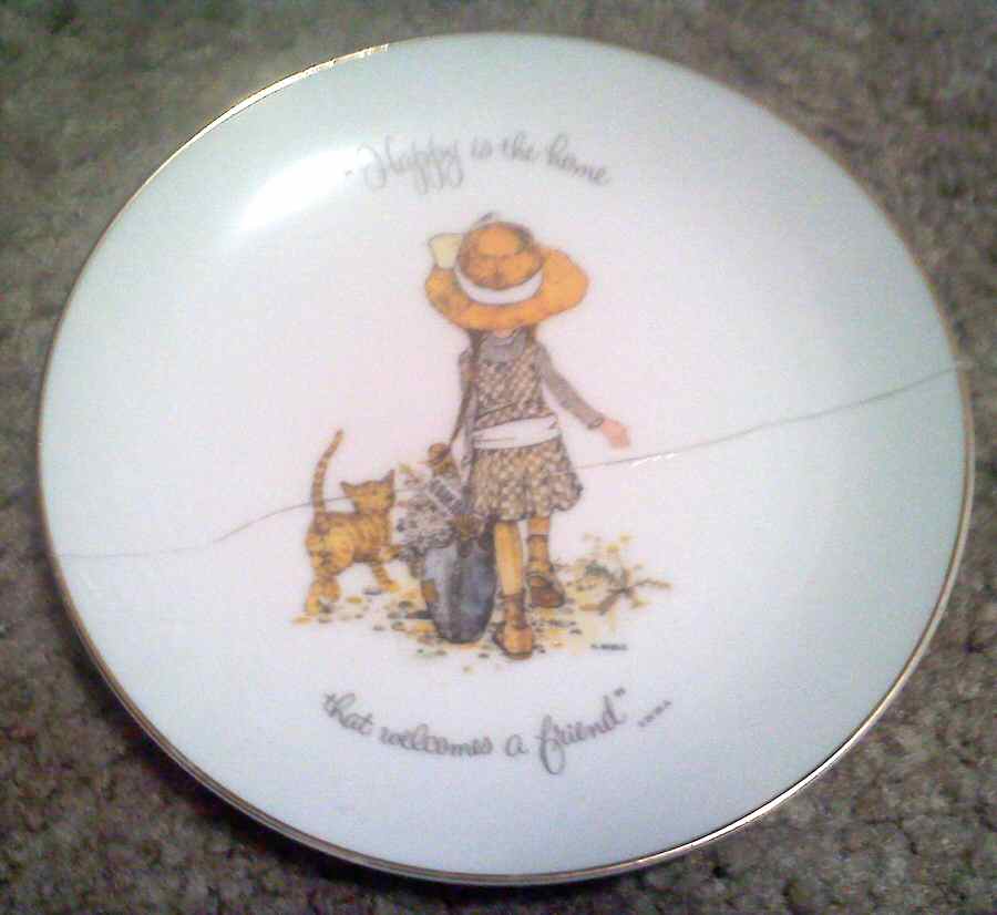 Holly Hobbie Plate Happy Is The Home That Welcome A Friend - No Box by World Wide Art-1