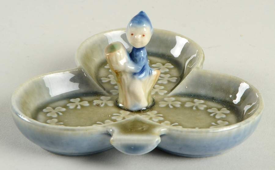 Wade Figurines Gnome - Shamrock - No Box by Wade (Ireland)-1
