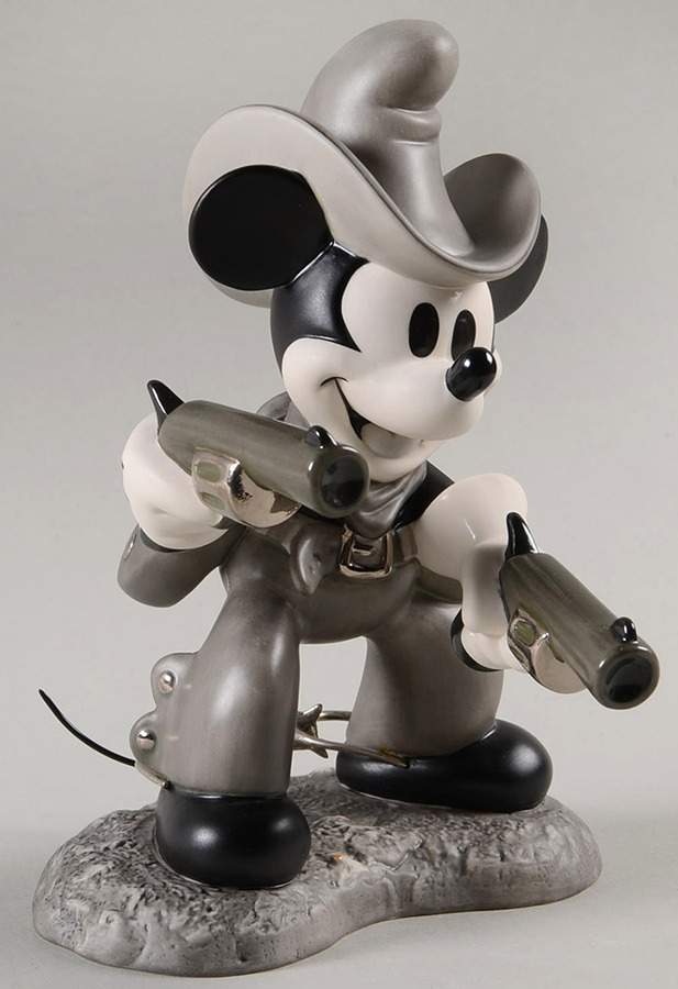 Two-Gun Mickey Quick Draw Cowboy-Mickey - Boxed by Walt Disney Classics-1