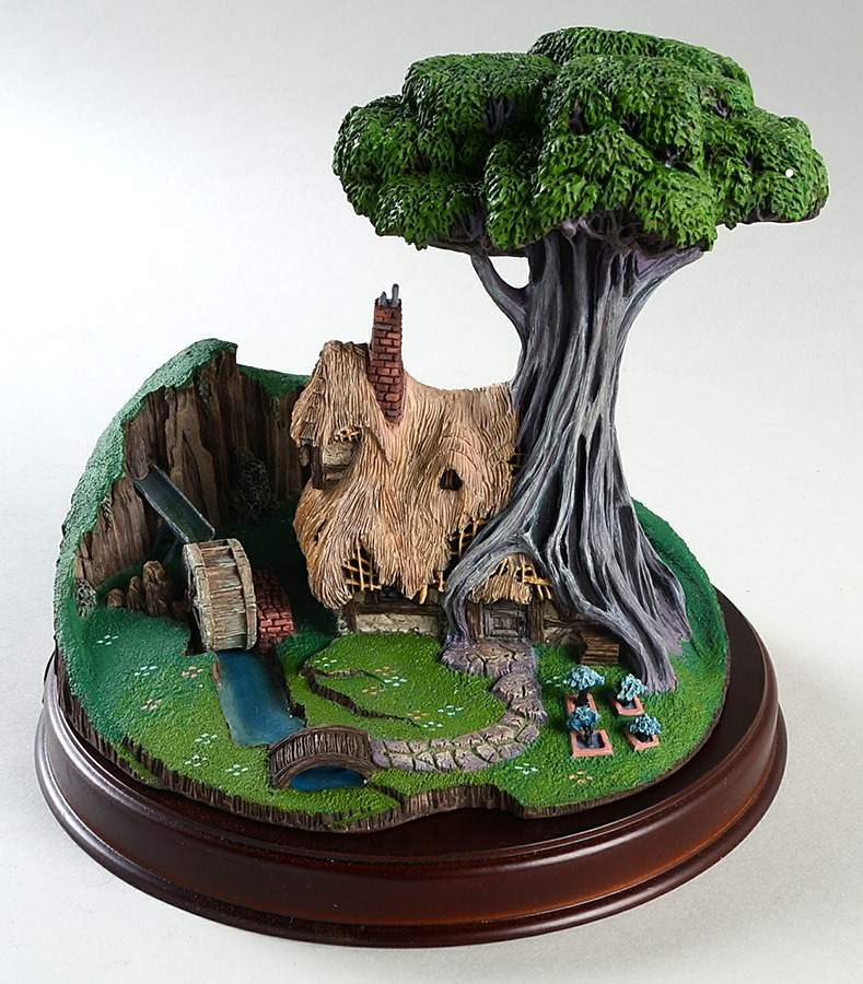 Enchanted Places-Sleeping Beauty Woodcutter's Cottage - Boxed by Walt Disney Classics-1