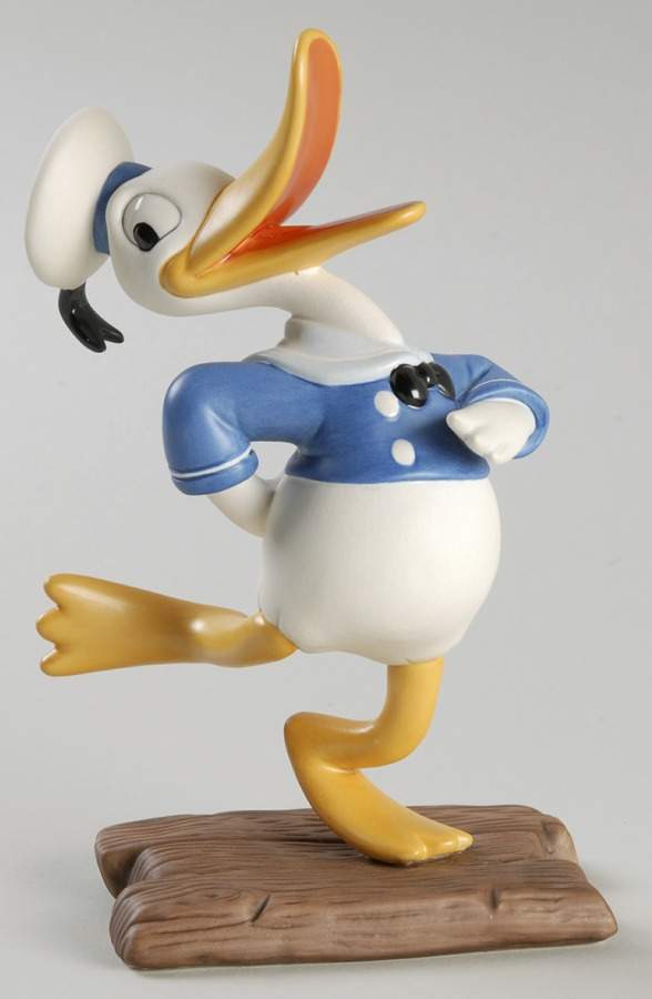 Gold Circle Exclusives Donald's Debut-Wise Little Hen - With Box by Walt Disney Classics-1