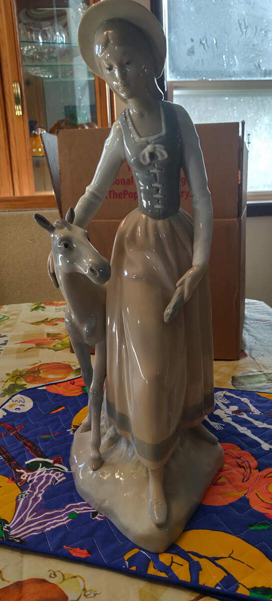 Zaphir Figurine Feeding My Colt - Boxed by Zaphir-1