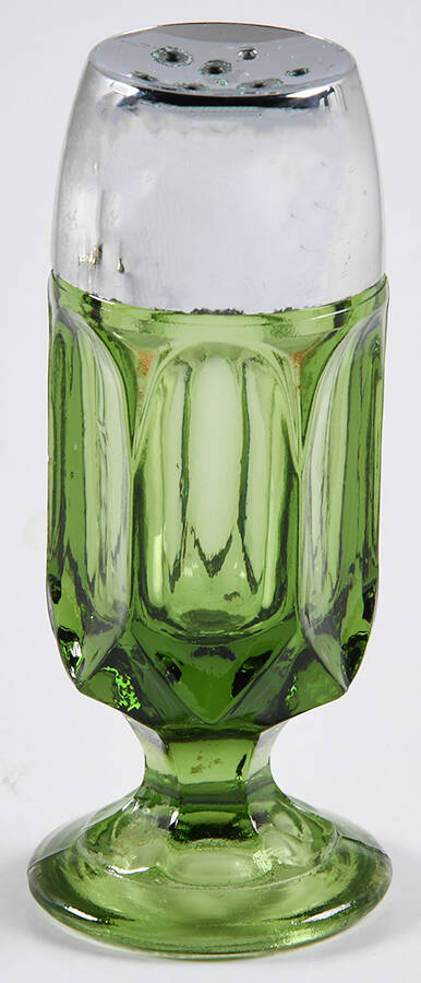 Fairfield Avocado Green Shaker & Plastic Lid by Anchor Hocking-1