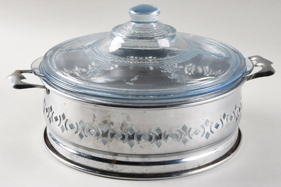 Philbe Sapphire Blue Ovenware 1.5 Qt Round Covered Casserole w/Metal WarmerStand by Anchor Hocking-1