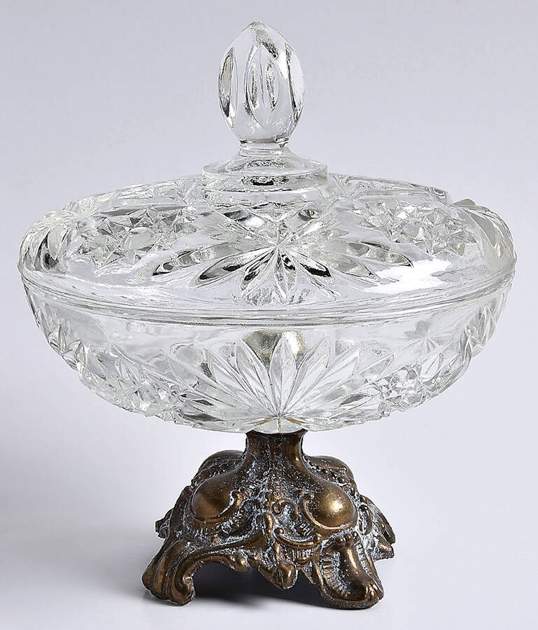 Prescut Clear Footed Candy Box & Lid by Anchor Hocking-1