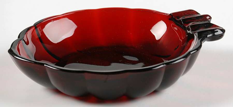 Royal Ruby Leaf Shape Ashtray by Anchor Hocking-1