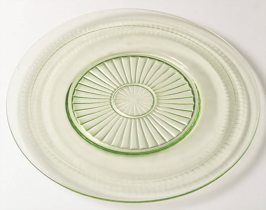 Roulette Green 11" Sandwich Plate by Anchor Hocking-1