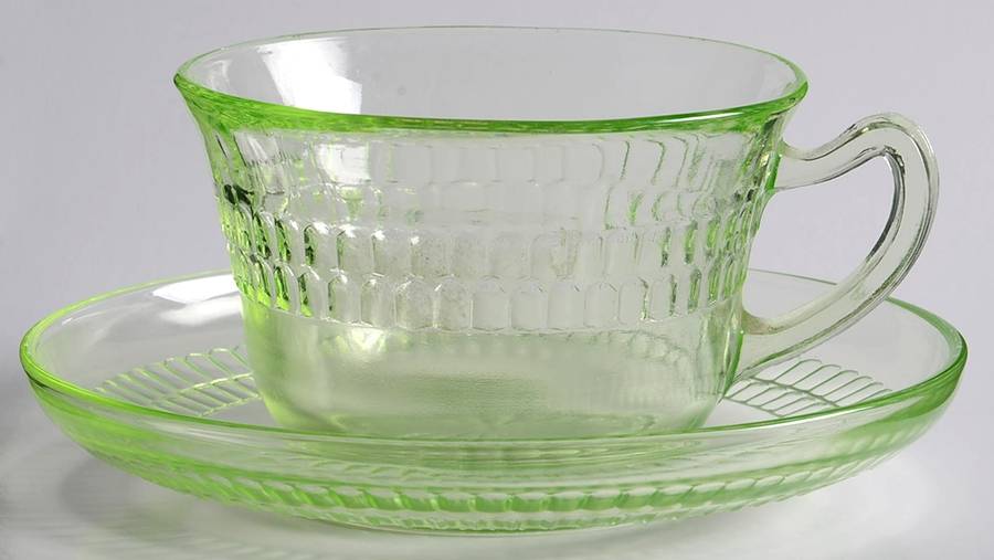 Roulette Green Cup & Saucer Set by Anchor Hocking-1
