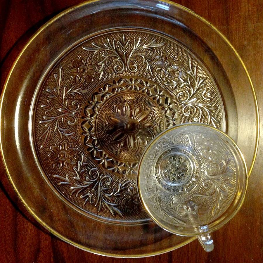 Sandwich Clear (Gold Trim) Snack Plate & Punch/Snack Cup Set by Anchor Hocking-1