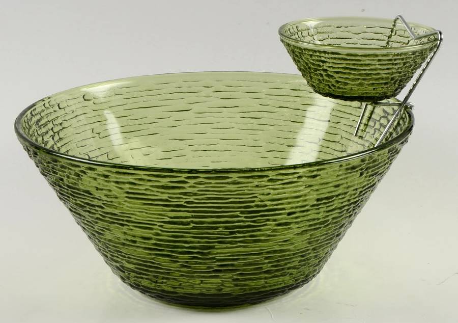 Soreno Avocado Green 11" Chip & Dip Set with Metal Holder by Anchor Hocking-1