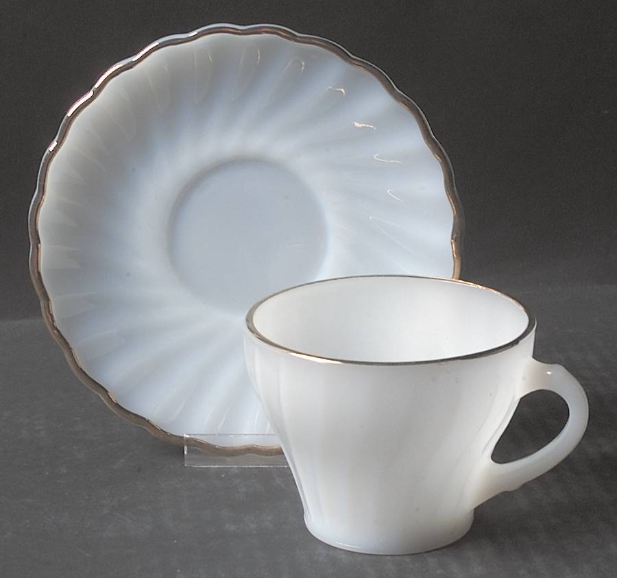 Golden Shell (Shell) Cup and Saucer Set by Anchor Hocking-1