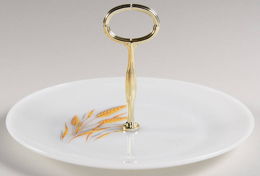 Wheat Serving Plate with Center Handle HC by Anchor Hocking-1