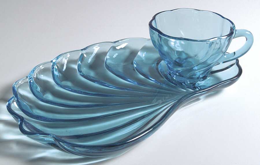 Capri Seashell Snack Plate & Cup Set by Hazel-Atlas-1