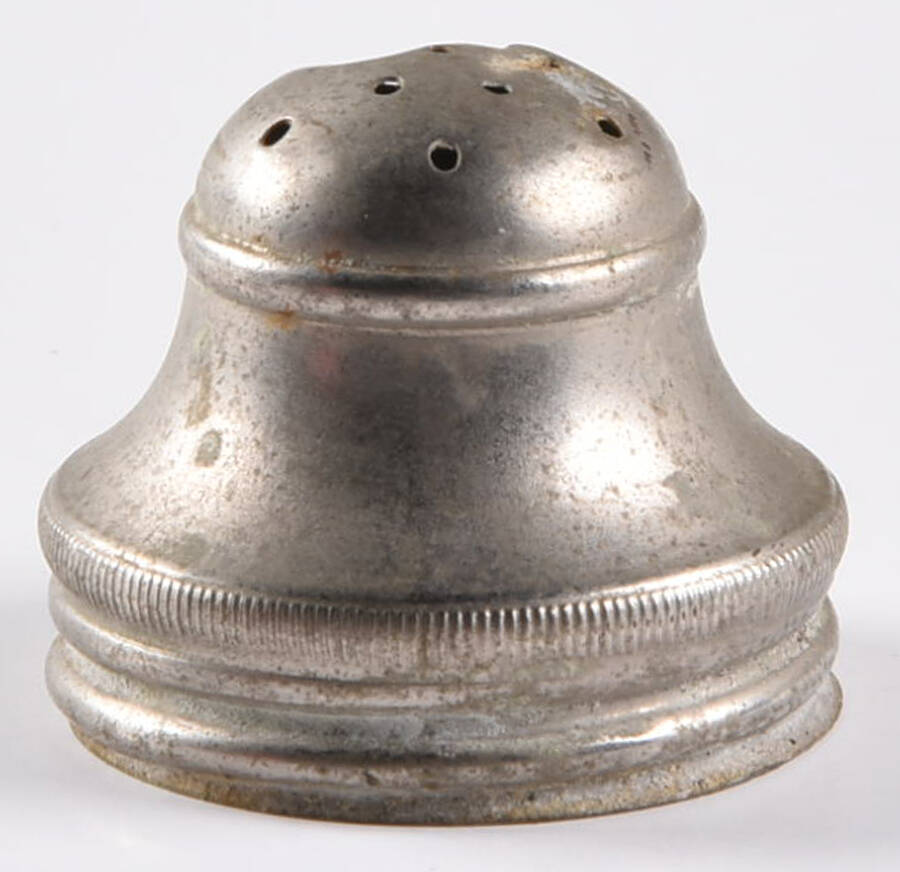 Cloverleaf Green Metal Lid for Footed Shaker by Hazel-Atlas-1