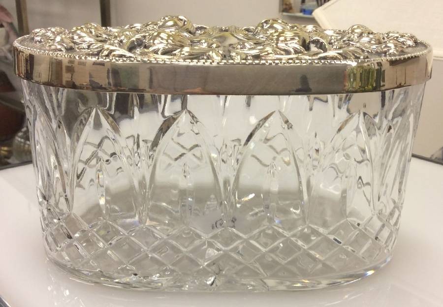 Chartres (Cut) Oval Box 5" with Metal Lid by Atlantis-1