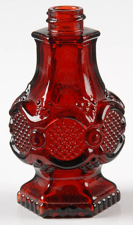 Cape Cod Ruby Shaker No Plastic Lid by Avon-1