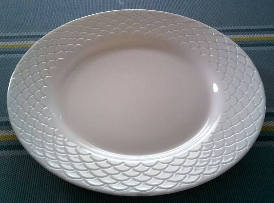 Fish Scale Ivory Dinner Plate by Anchor Hocking-1