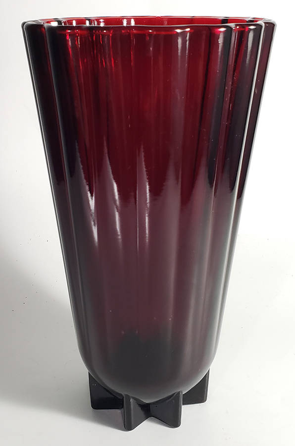 Classic Royal Ruby 10" Flower Vase by Anchor Hocking-1