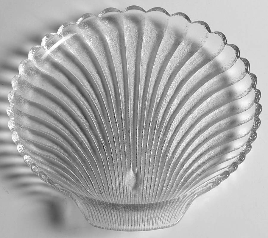 Shell Dinner Plate by Anchor Hocking-1