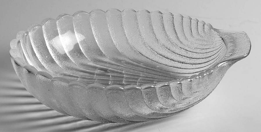 Shell 9" Salad Bowl by Anchor Hocking-1