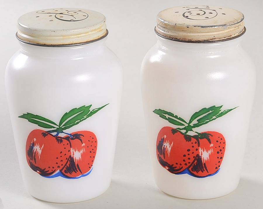 Apple Salt and Pepper Shakers with Metal Lids by Anchor Hocking-1