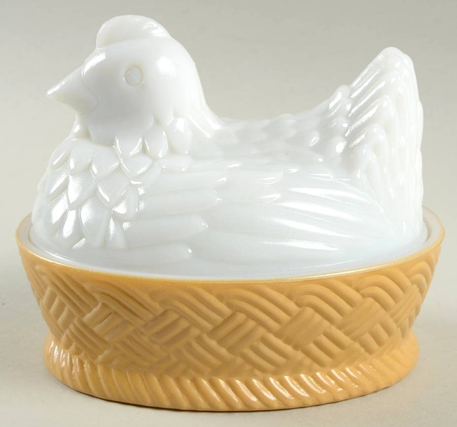 Animals & Figurines Milk Glass Hen on Nest by Avon-1