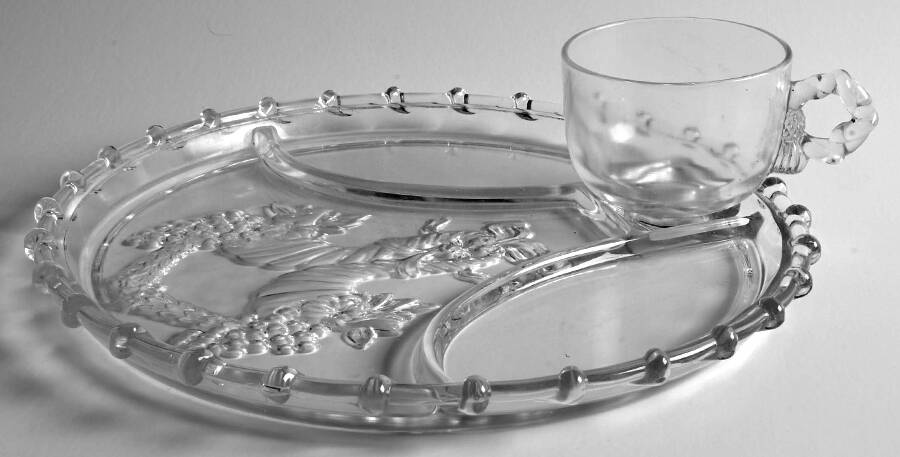 Horn Rope Cornucopia Snack Plate & Cup Set by Hazel-Atlas-1
