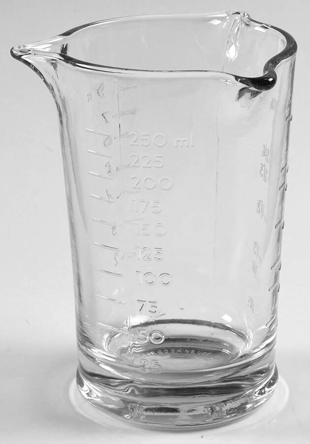 Oven Basics Triple Pour Measuring Cup by Anchor Hocking-1