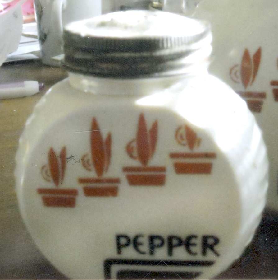 Red Flower Pots Pepper Shaker & Lid by Anchor Hocking-1