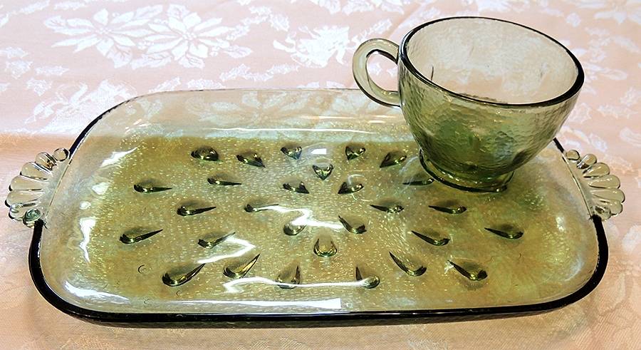 Informal Green (Teardrop) Snack Plate & Cup Set by Hazel-Atlas-1