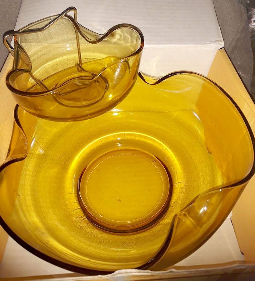 Accent Modern Amber 9" Chip & Dip Set with Metal Holder by Anchor Hocking-1