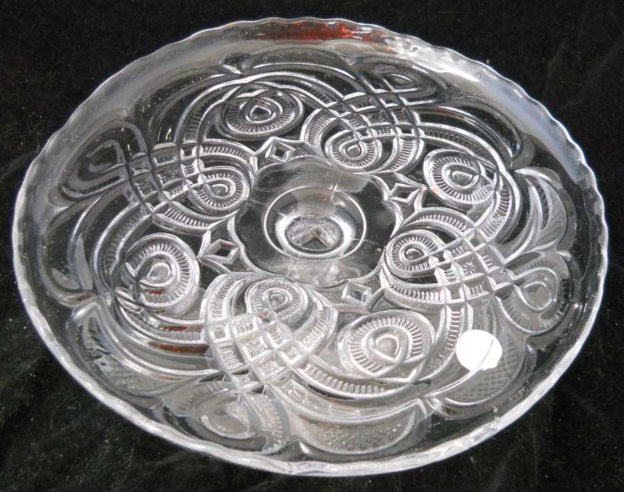 Surprise Round Cake Stand by Bryce-1