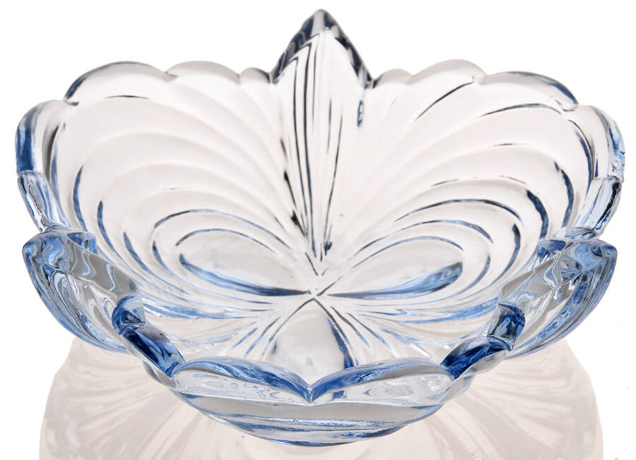 Caprice Moonlight Blue (Stem 300) Clover Bowl by Cambridge-1